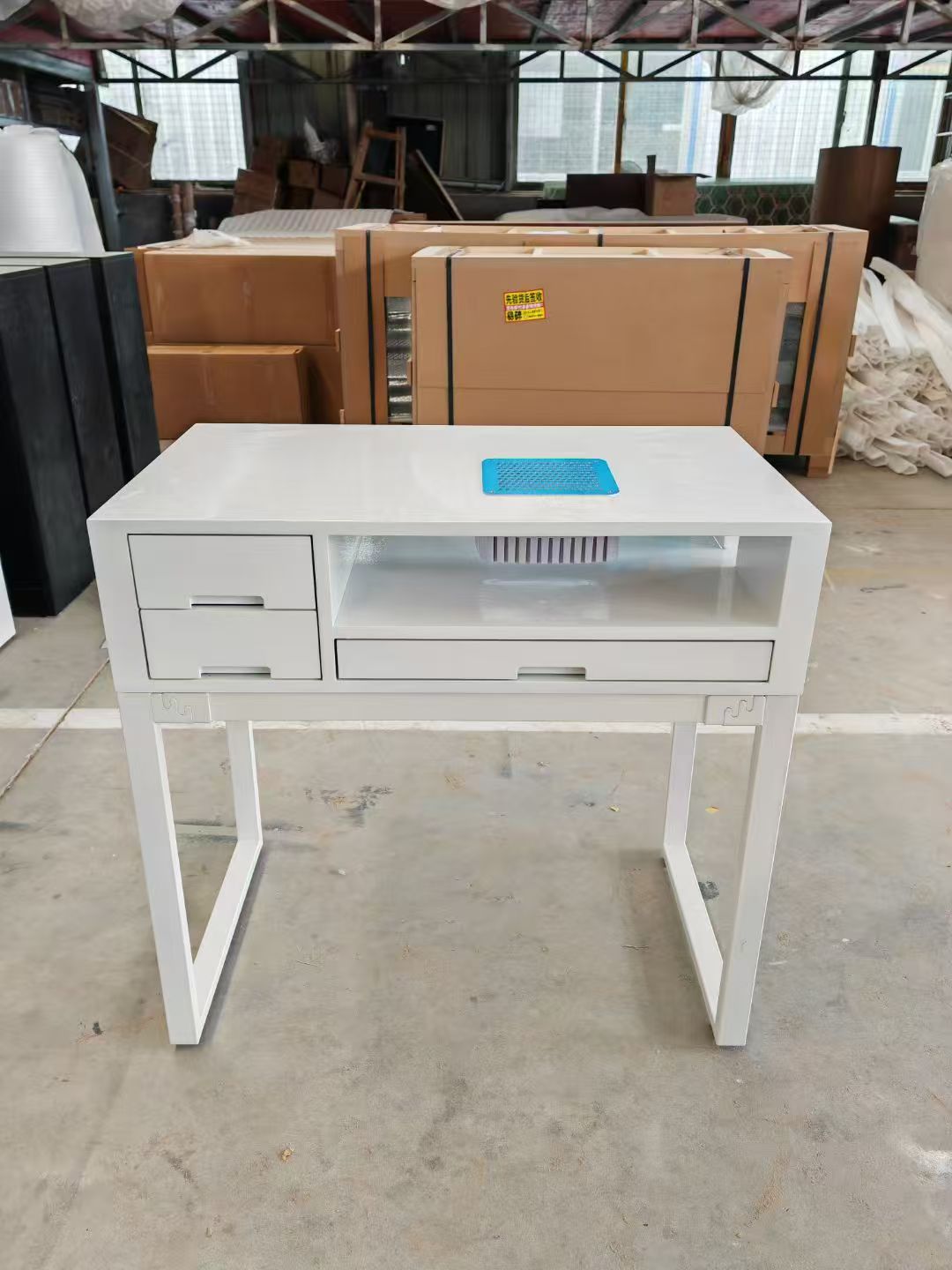 Manicures Desk 18
